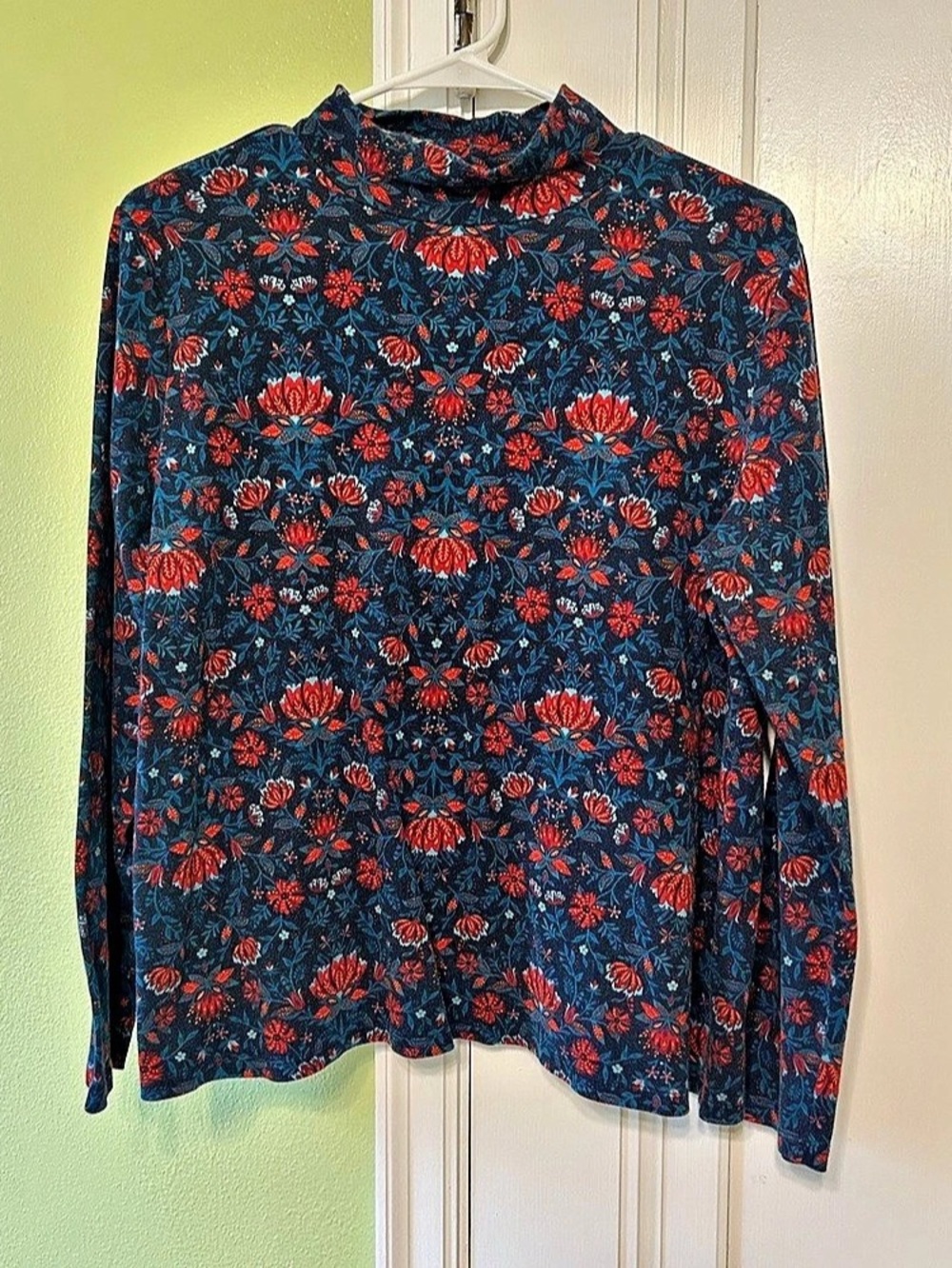 Croft & Barrow Floral Long Sleeve Top